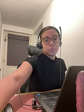 Melia Rayne online show from 15, 12, 2025