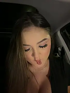 Snapshot of IvyJonesX chatting on 4, 4, 2026 IvyJonesX online show from 4, 4, 2026