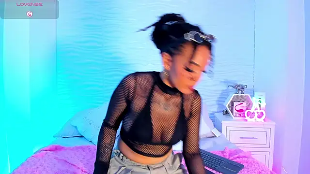 SarahLynn7 online show from 9, 3, 2025