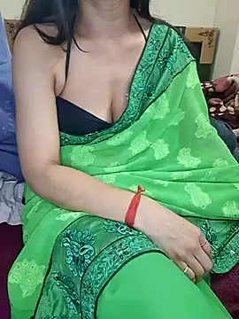 Cute-Zarina online show from 4, 12, 2025