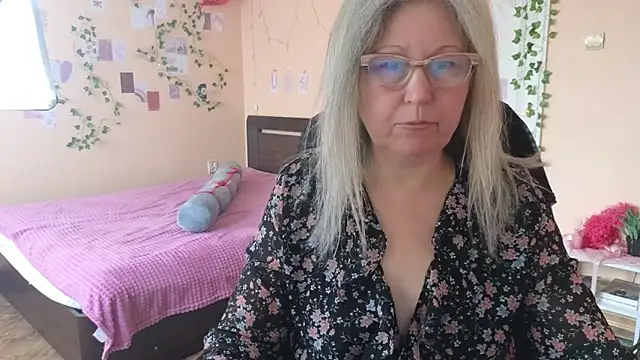 Snapshot of Wane_Witch chatting on 5, 4, 2026 Wane Witch online show from 5, 4, 2026