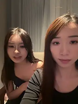 Snapshot of TOP_yoyo chatting on 13, 10, 2025 TOP yoyo online show from 13, 10, 2025