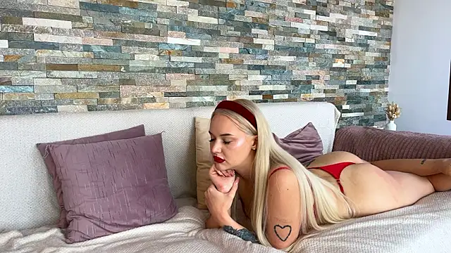 Snapshot of Aurora_5 chatting on 14, 2, 2026 Aurora 5 online show from 14, 2, 2026