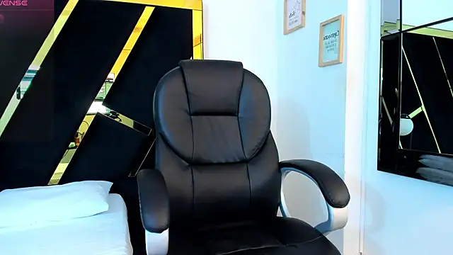 Snapshot of adalinarusell_ chatting on 11, 3, 2025 adalinarusell online show from 11, 3, 2025