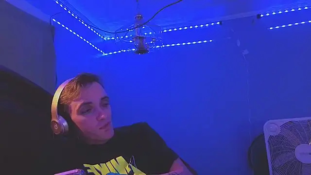 Snapshot of Ilovepussy1911 chatting on 12, 4, 2026 Ilovepussy1911 online show from 12, 4, 2026