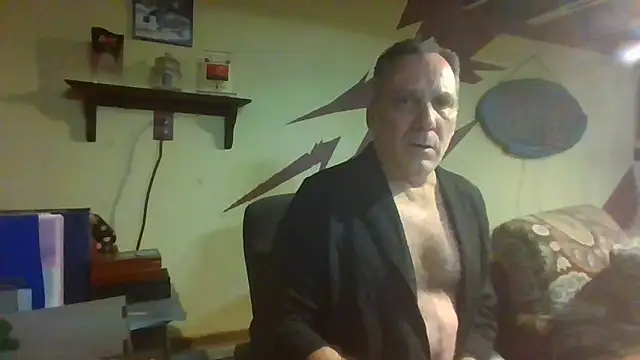 Snapshot of HunkofRock chatting on 3, 4, 2026 HunkofRock online show from 3, 4, 2026