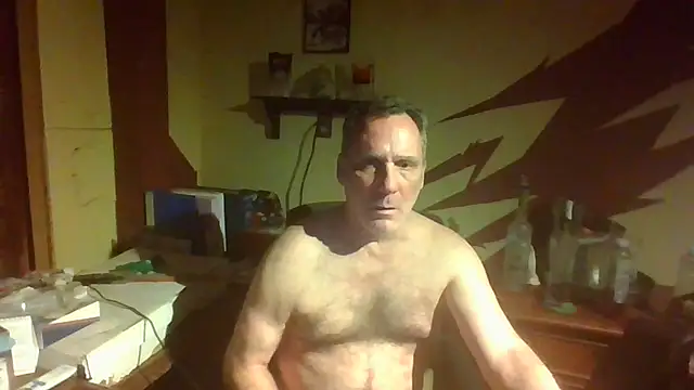 Snapshot of HunkofRock chatting on 11, 4, 2026 HunkofRock online show from 11, 4, 2026