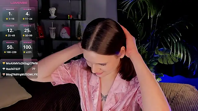 Snapshot of LisaBaillea chatting on 8, 3, 2025 LisaBaillea online show from 8, 3, 2025