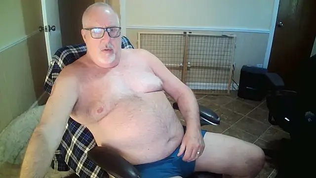 Snapshot of superbearboss chatting on 19, 10, 2025 superbearboss online show from 19, 10, 2025