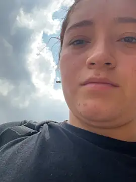 Karina Leon online show from 6, 2, 2026