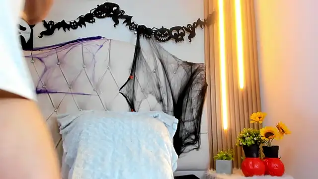 Alexa Bravva online show from 28, 10, 2025