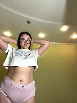 MiraLuccian online show from 12, 10, 2025