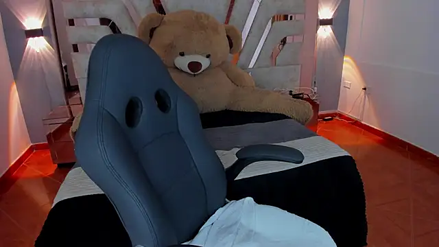 Snapshot of MaddyCrofft chatting on 21, 3, 2025 MaddyCrofft online show from 21, 3, 2025