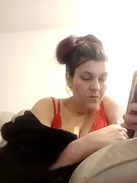 Curvy-Essex-Milf online show from 13, 12, 2025