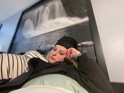 KITTYBOOBOOFUXX online show from 25, 3, 2026