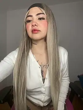 Mia cullen  online show from 11, 10, 2025