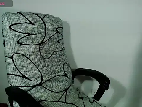 Hannah Kiim online show from 5, 11, 2025