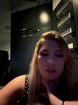 Snapshot of Alicedream5 chatting on 12, 9, 2025 Alicedream5 online show from 12, 9, 2025