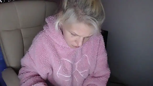 ElssaRush online show from 3, 12, 2025