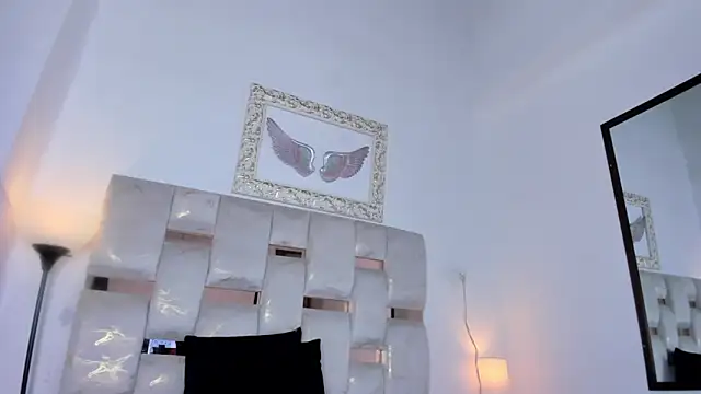 Lola Blondie online show from 18, 11, 2025