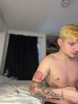 Snapshot of CarinaRose chatting on 11, 4, 2026 CarinaRose online show from 11, 4, 2026