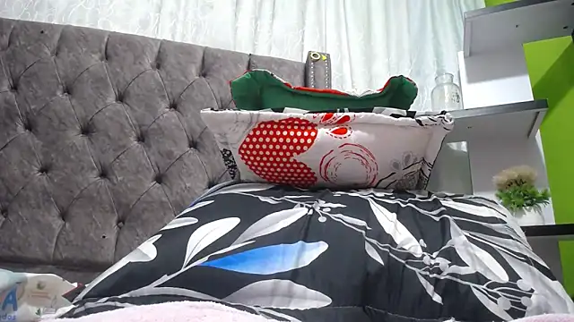 Snapshot of ANA-BULLOCK- chatting on 14, 12, 2025 ANA-BULLOCK- online show from 14, 12, 2025