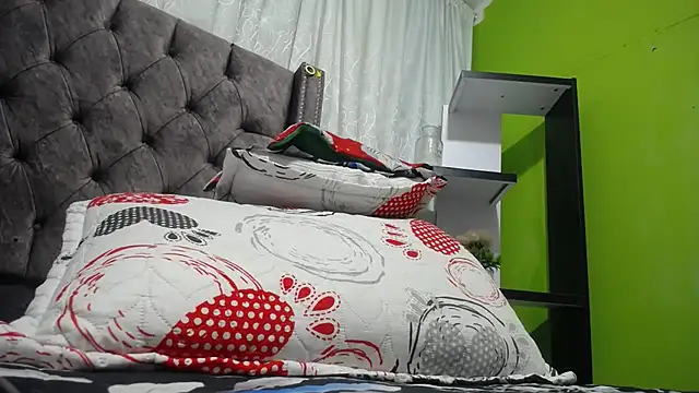 Snapshot of ANA-BULLOCK- chatting on 15, 12, 2025 ANA-BULLOCK- online show from 15, 12, 2025