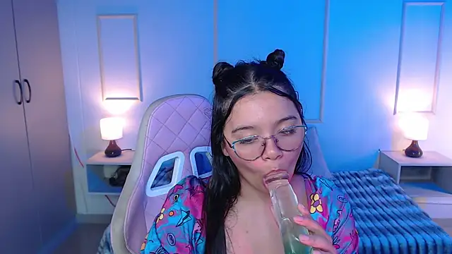 Snapshot of lilly_1948 chatting on 13, 3, 2025 lilly 1948 online show from 13, 3, 2025