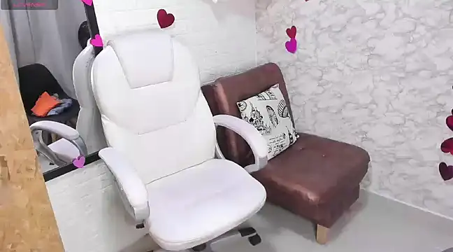 Snapshot of goldilockss15 chatting on 8, 3, 2025 goldilockss15 online show from 8, 3, 2025