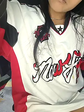 Snapshot of bella_warzon chatting on 18, 10, 2025 bella warzon online show from 18, 10, 2025