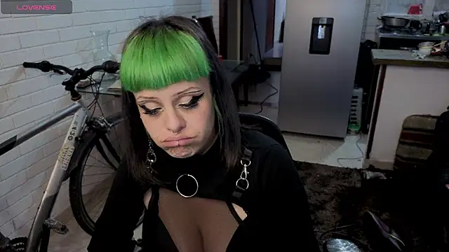 Snapshot of freyaa_sorcerees chatting on 13, 11, 2025 freyaa sorcerees online show from 13, 11, 2025