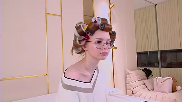 Snapshot of MiraBliss chatting on 31, 3, 2026 MiraBliss online show from 31, 3, 2026