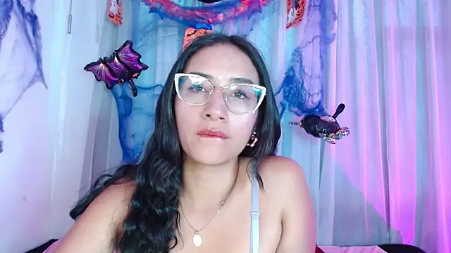Snapshot of violettsuncs chatting on 17, 10, 2025 violettsuncs online show from 17, 10, 2025