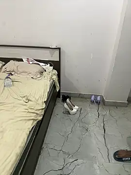 Hotswetie online show from 17, 3, 2025