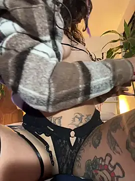 Snapshot of Lia_Valmont chatting on 14, 4, 2026 Lia Valmont online show from 14, 4, 2026