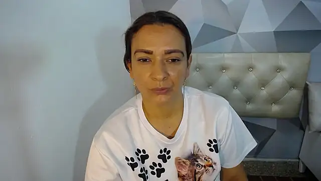 Milf-Prettyboobs online show from 20, 11, 2025