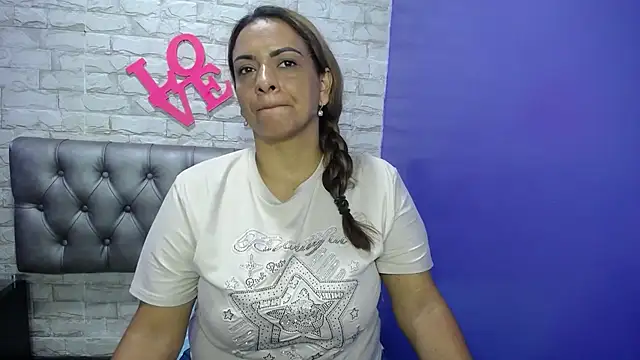 Snapshot of Milf-Prettyboobs chatting on 9, 5, 2026 Milf-Prettyboobs online show from 9, 5, 2026