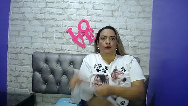 Snapshot of Milf-Prettyboobs chatting on 11, 5, 2026 Milf-Prettyboobs online show from 11, 5, 2026