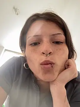 Snapshot of val_zx chatting on 18, 4, 2026 val zx online show from 18, 4, 2026