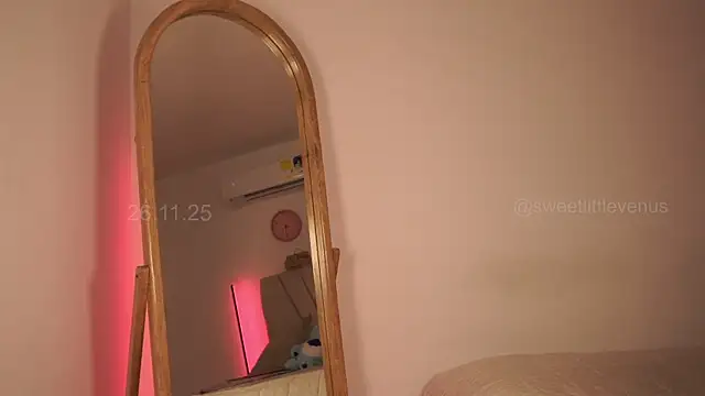 sweetlittlevenus online show from 26, 11, 2025