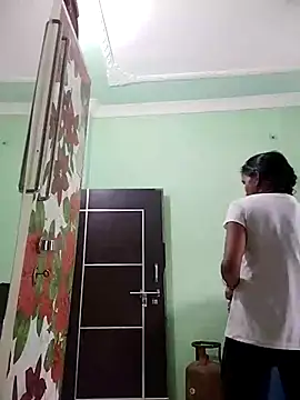 Hotty-Nidhi online show from 15, 3, 2025