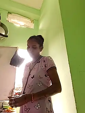 Hotty-Nidhi online show from 20, 10, 2025