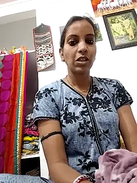 Snapshot of Hotty-Nidhi chatting on 15, 4, 2026 Hotty-Nidhi online show from 15, 4, 2026