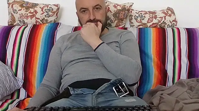 Snapshot of maxxxio12 chatting on 4, 4, 2026 maxxxio12 online show from 4, 4, 2026