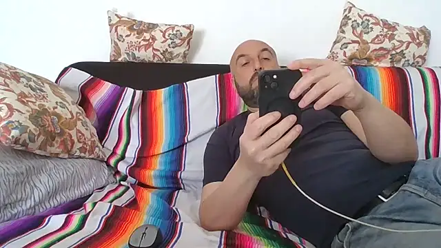 Snapshot of maxxxio12 chatting on 6, 4, 2026 maxxxio12 online show from 6, 4, 2026