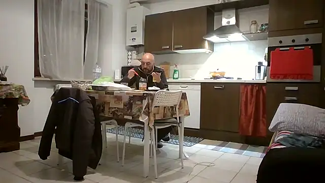 Snapshot of maxxxio12 chatting on 8, 4, 2026 maxxxio12 online show from 8, 4, 2026