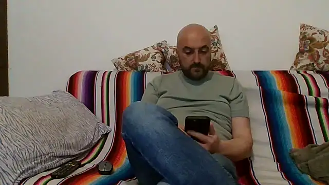 Snapshot of maxxxio12 chatting on 12, 4, 2026 maxxxio12 online show from 12, 4, 2026