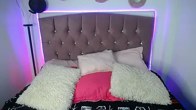 charlotte walker1 online show from 16, 3, 2025