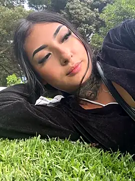 Lilith Thompson online show from 10, 11, 2025