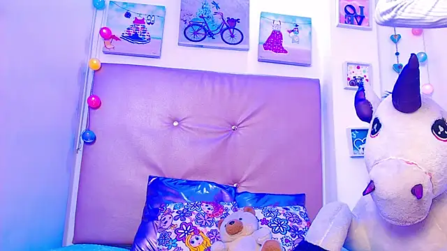 Snapshot of lili_roussi chatting on 14, 4, 2026 lili roussi online show from 14, 4, 2026